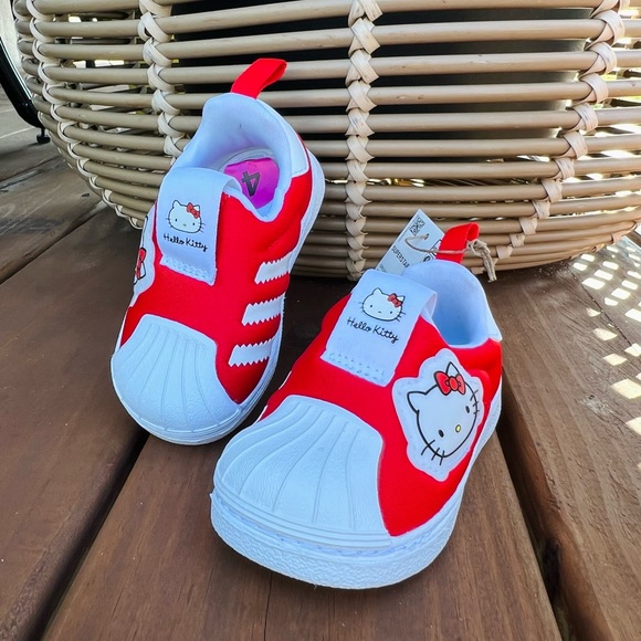 ♥️Hello Kitty ♥️Adidas♥️New - size 4 - Picture 3 of 7